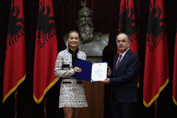 ​titulli-“naim-frasheri”-per-artisten-shqiptare-rita-ora