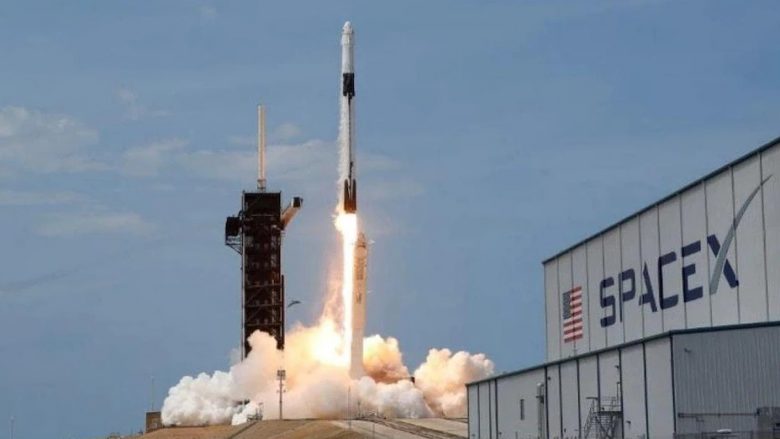 spacex-perfiton-nje-kontrate-1.4-miliard-dollaresh-per-pese-leshime-te-tjera-te-astronauteve-te-nasa-s