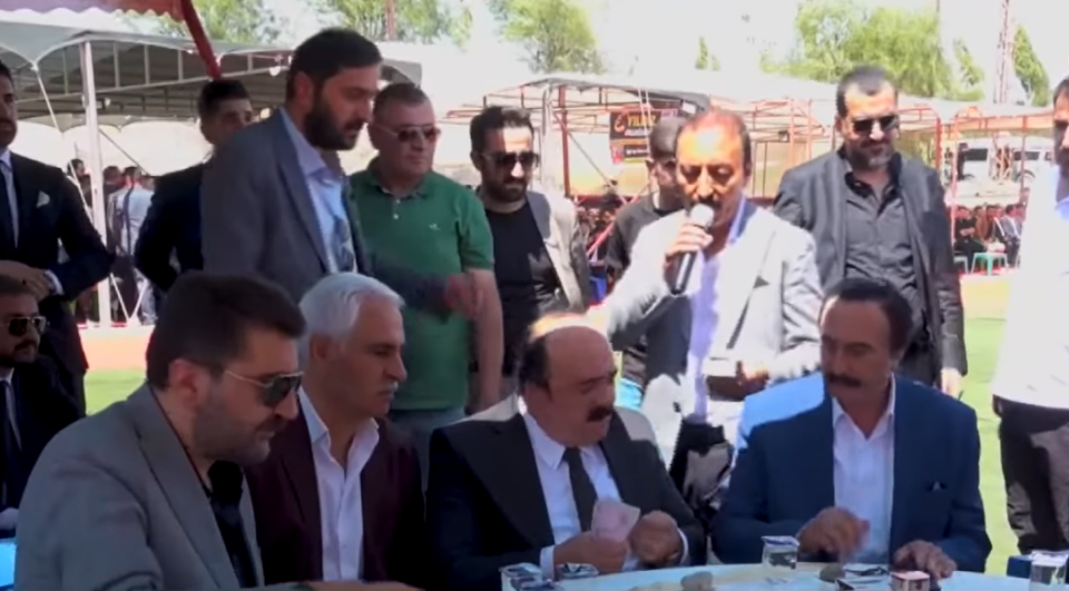 video|-cmenduri-ne-dasme,-dhendri-fiton-230-mije-euro-ndersa-nusja-5-kilograme-ar