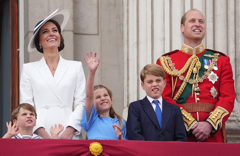 a-do-te-marrin-pjese-ne-funeralin-e-stergjyshes-se-tyre-femijet-e-kate-dhe-william?