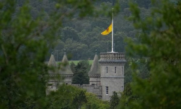 perse-mbreteresha-elizabeth-ii-zgjodhi-keshtjellen-e-balmoral-per-te-kaluar-ditet-e-fundit-te-jetes?