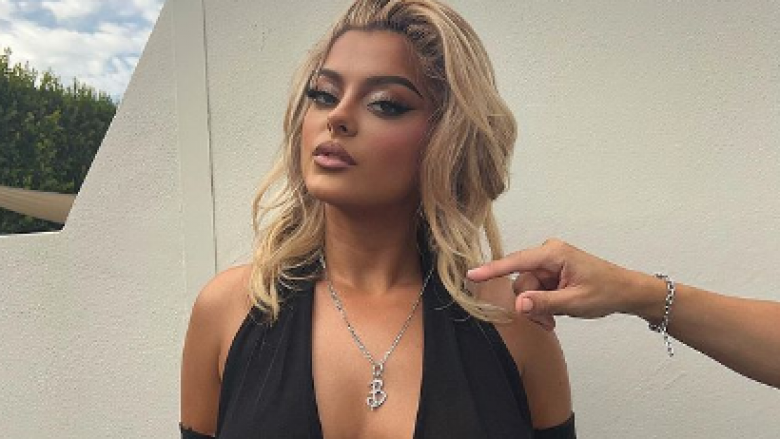 me-fustan-te-zi-dhe-dekolte-te-hapur,-bebe-rexha-shkelqen-ne-paraqitjen-e-radhes