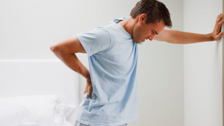 simptomat-qe-tregojne-se-mund-te-keni-probleme-me-shpinen