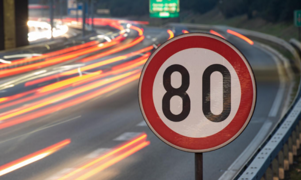 ne-cilin-vend-evropian-nuk-mund-ta-ngasesh-makinen-me-me-shume-se-80-km/h?