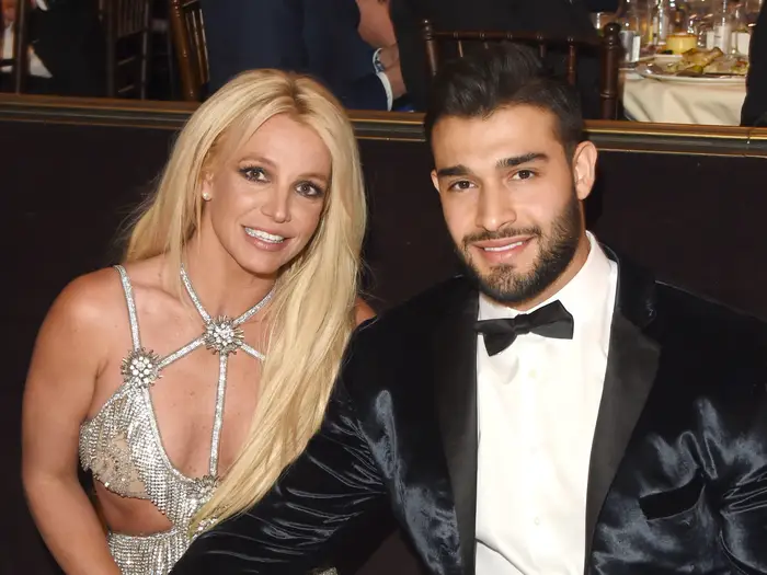 “ndihmoni-gruan-tuaj,-pastaj-iranin”,-fansat-kritikojne-bashkeshortin-e-britney-spears