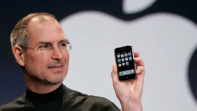 nje-iphone-i-gjenerates-se-pare-i-vitit-2007-–-i-pahapur-ne-kutine-e-tij-origjinale-–-pritet-te-shitet-per-me-shume-se-30,000-euro