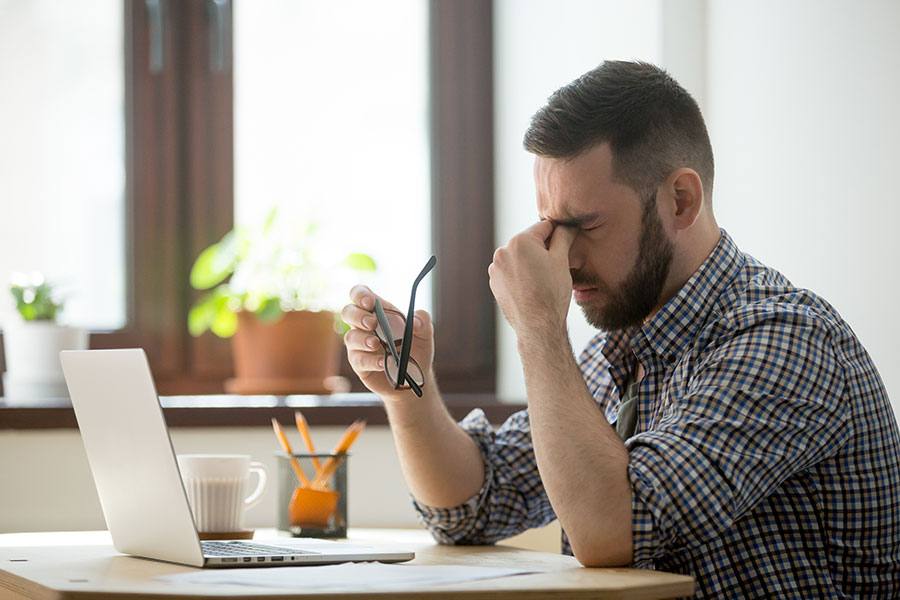 10-pijet-qe-mund-t’ju-ndihmojne-per-te-lehtesuar-migrenen