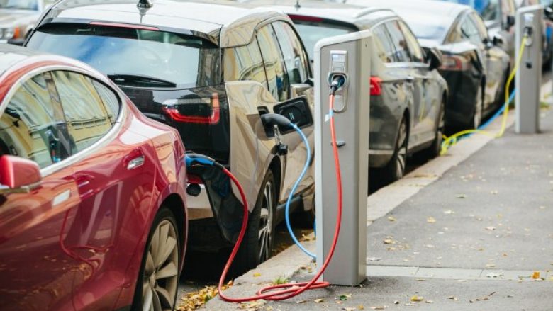 gjermania-po-investon-6.3-miliarde-euro-ne-karikues-elektrik