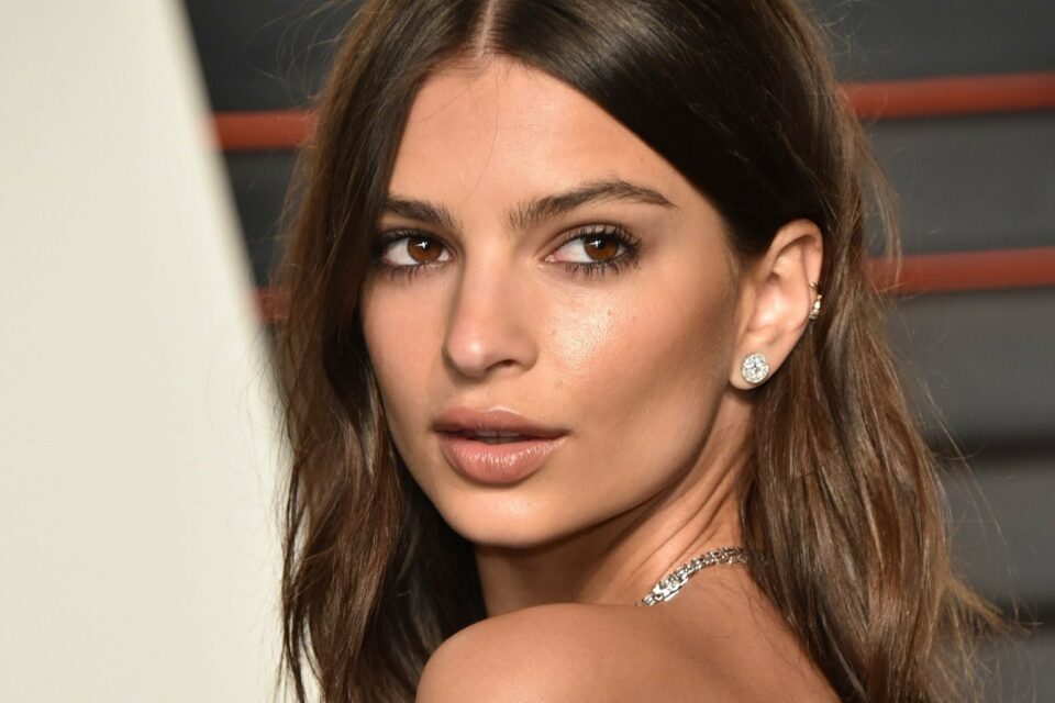 thashethemet-per-romancen-me-bred-pitt,-emily-ratajkowski-flet-per-here-te-pare
