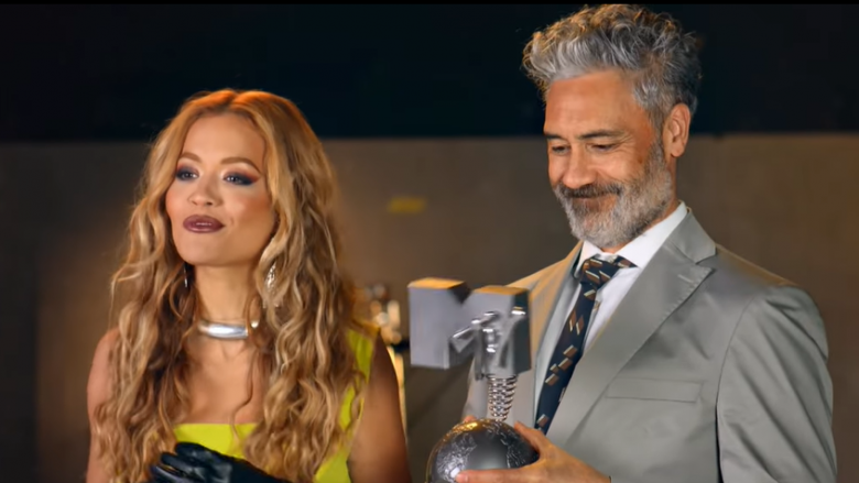 rita-ora-perkrah-taika-waititit:-jemi-te-entuziazmuar-qe-do-te-prezantojme-“mtv-european-music-awards-2022”
