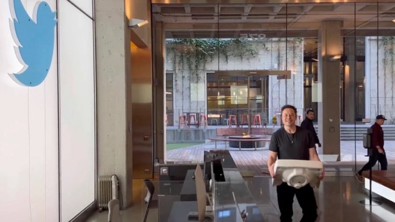 elon-musk-ben-nje-postim-ku-thote-se-eshte-ne-seline-e-twitter