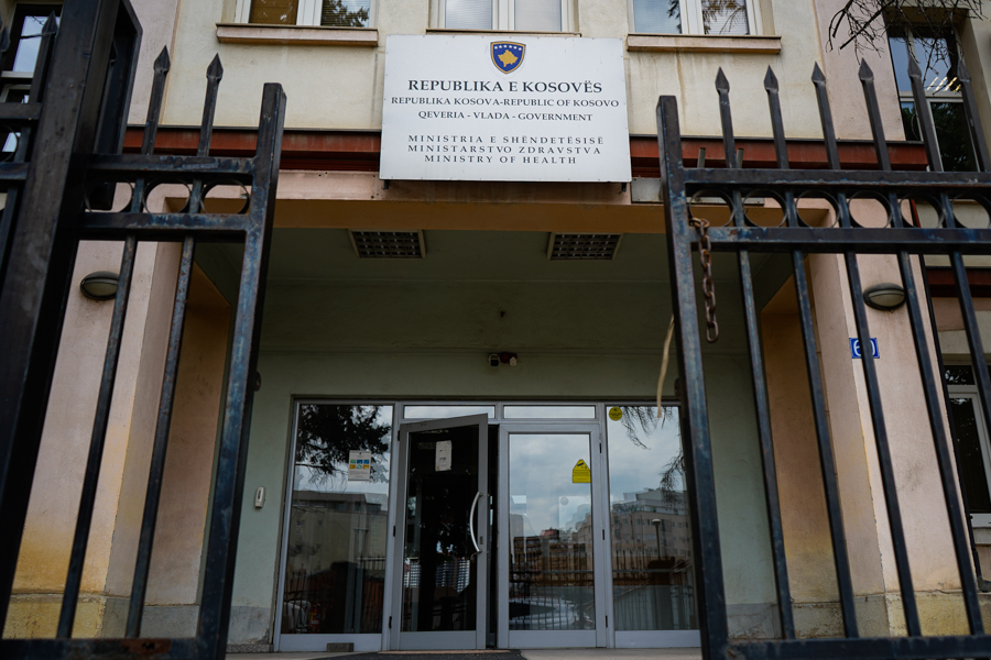 kurti-ende-pa-emer-per-ministrin-e-shendetesise,-opozita-thote-se-ky-sektor-po-shkon-drejt-kolapsit