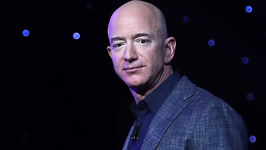 ish-sherbyesja-e-jeff-bezos-padit-miliarderin:-duhej-te-dilnim-nga-dritarja-per-te-shkuar-ne-banje