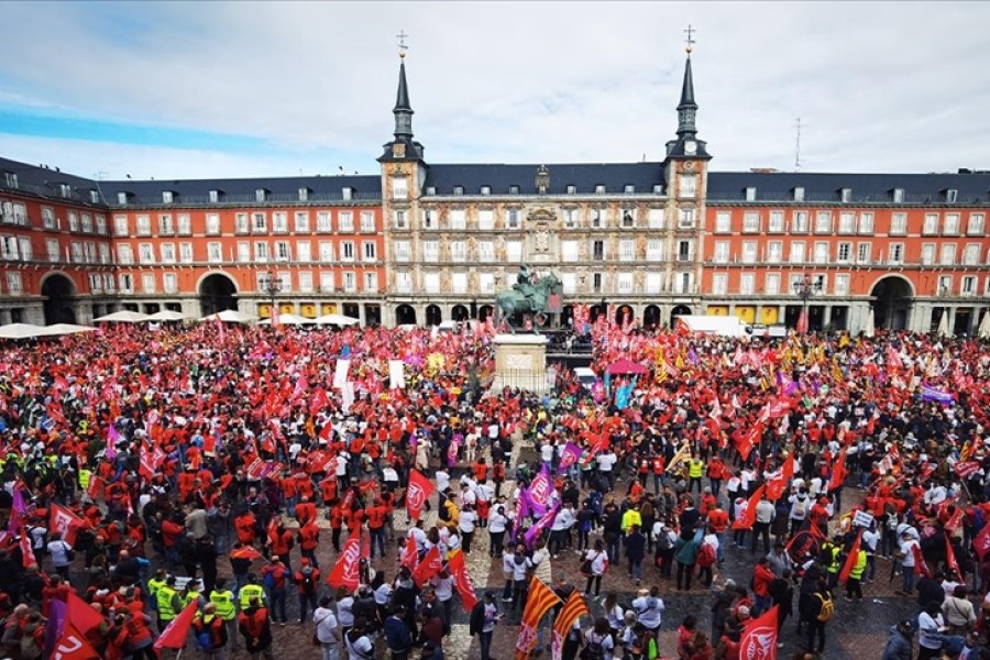 “page-ose-konflikt”,-rreth-45-mije-protestues-mblidhen-ne-qender-te-madridit-per-paga-me-te-larta