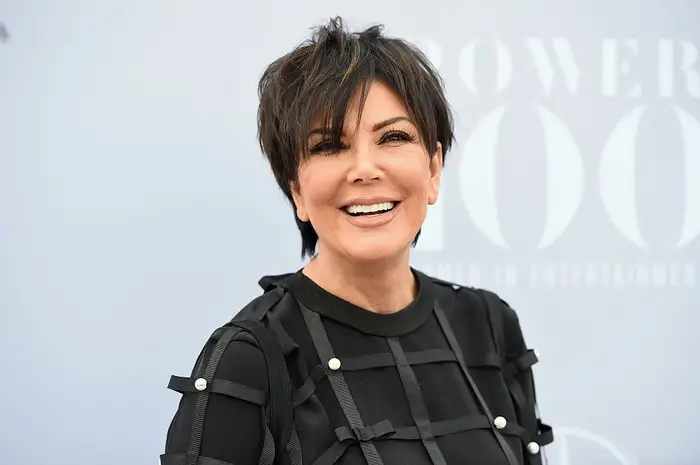 motrat-kardashian-jenner-vishen-si-nena-e-tyre-per-nder-te-ditelindjes-se-saj