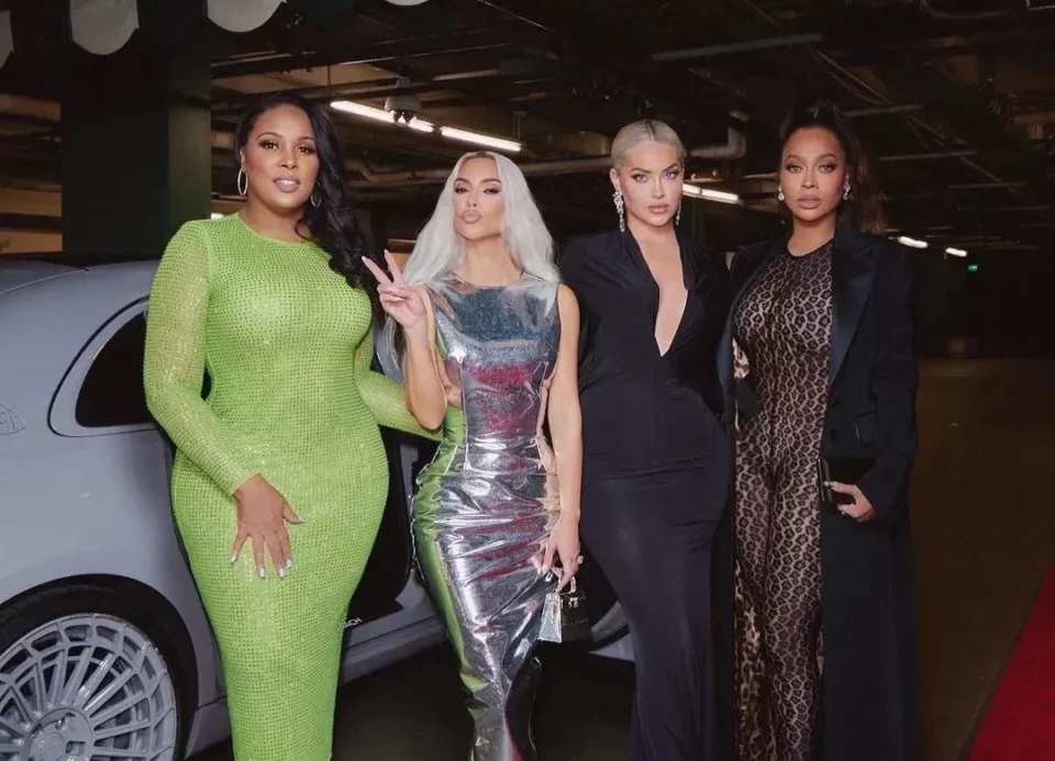kim-kardashian-vjen-me-stilin-me-te-ri