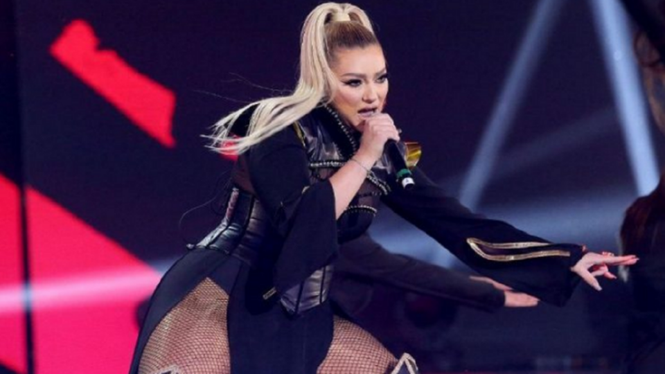 ronela-hajati:-mendoj-se-duhet-te-shkoj-serish-ne-“eurovision”