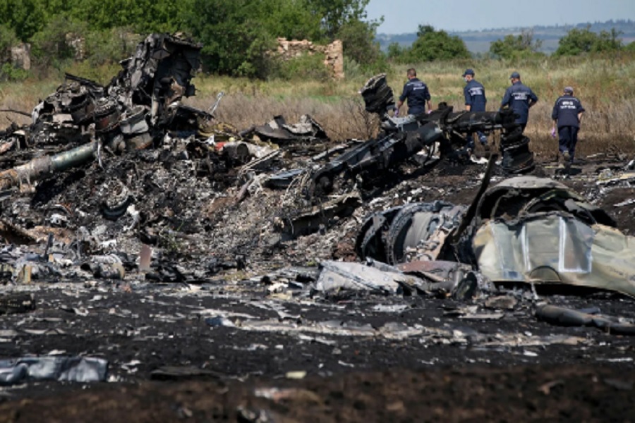 gjykata-holandeze-denoi-tre-persona-me-burgim-te-perjetshem-per-rrezimin-e-mh17