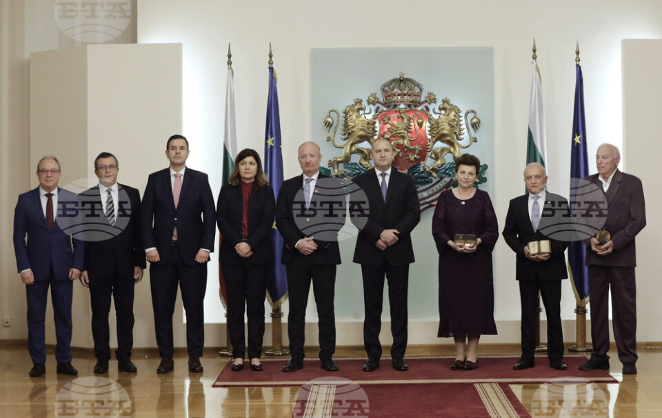 hulumtuesit-shkencor-bullgare-perfshihen-ne-librin-e-arte-te-zyres-se-patentave-ne-ceremonine-solemne