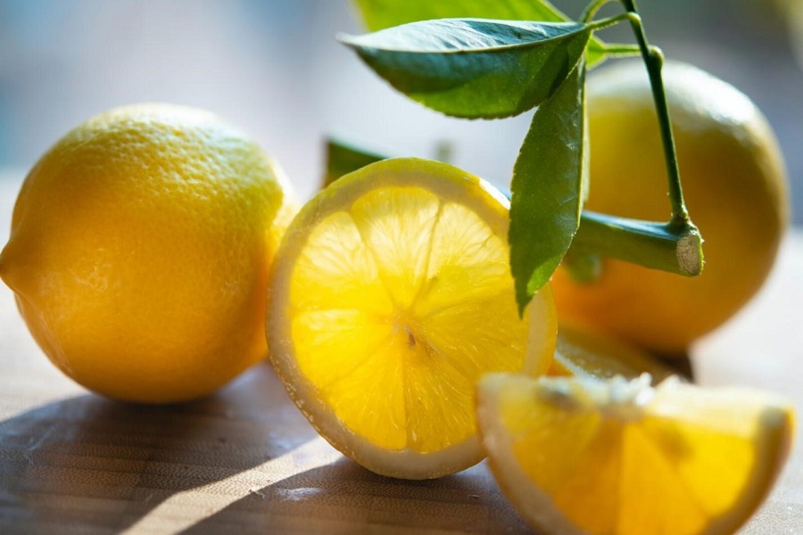 a-ju-pelqen-limoni?-ja-cfare-mund-t’ju-ndodhe-nese-e-konsumoni-shume