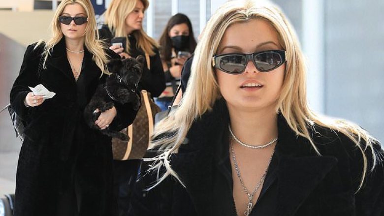 me-pallto-dhe-shapka,-bebe-rexha-endet-pa-komplekse-ne-aeroportin-e-los-angelesit