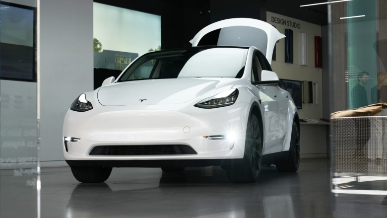 tesla-terheq-mbi-320,000-automjete-ne-shba-per-shkak-te-problemit-me-dritat-mbrapa