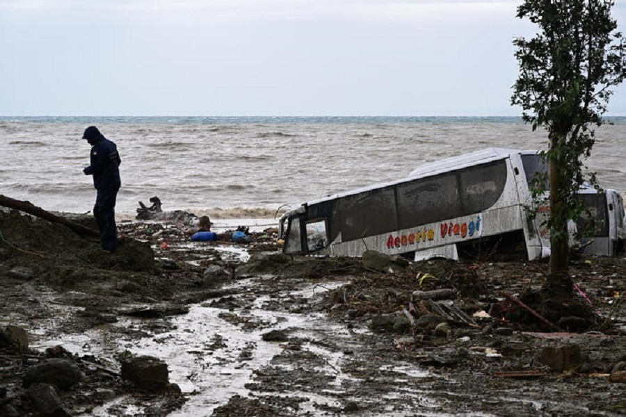 13-te-zhdukur-pas-rreshqitjes-se-dheut-nga-shirat-ne-itali