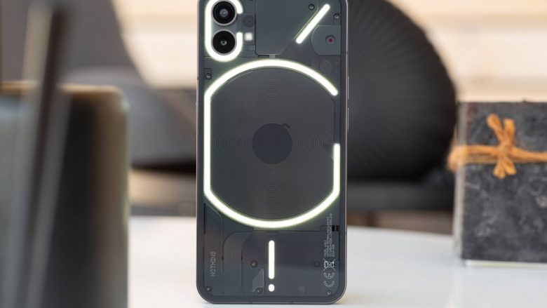 nothing-phone-(1)-me-disa-permiresime-–-sjell-mbeshtetje-me-te-mire-per-airpods