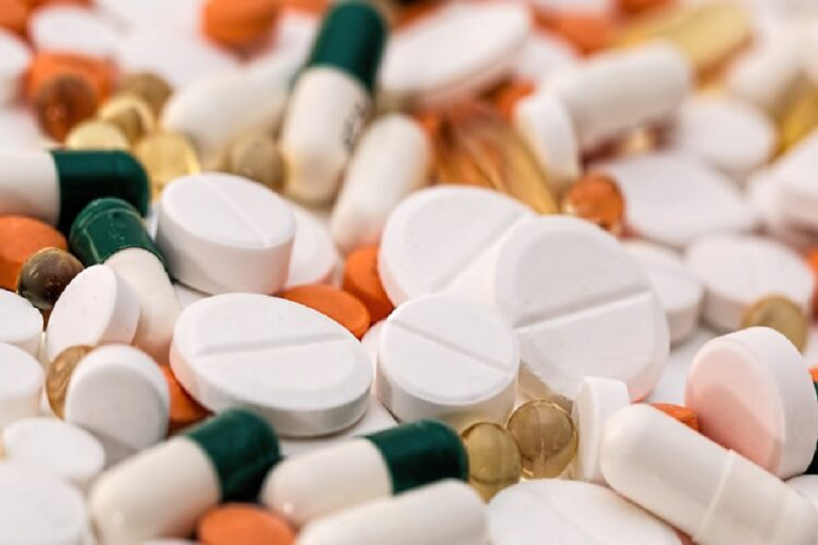 cka-ndodh-kur-perzihen-antibiotiket-dhe-alkooli