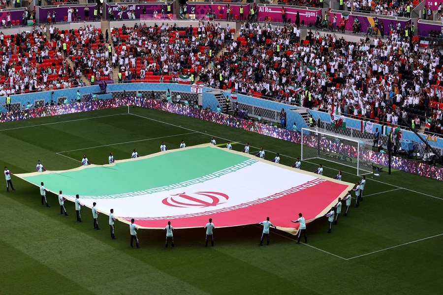 cnn:-familjet-e-futbollisteve-iraniane-kercenohen-me-burg-nese-nuk-kendojne-himnin-kombetar
