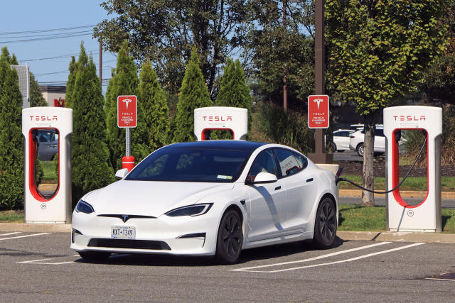 ​tesla-terheq-435-mije-automjete-nga-kina