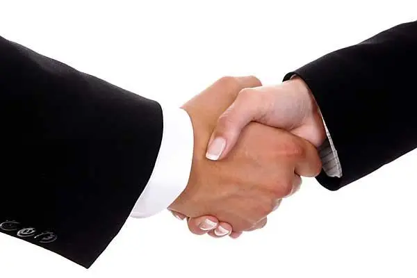 shkencetaret-shpjegojne-arsyen-e-shtrengimit-te-duarve