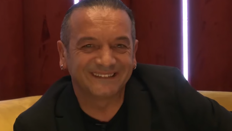 mc-beka-emocionohet-dhe-perlotet-kur-degjon-zerin-e-te-atit-ne-bbvk