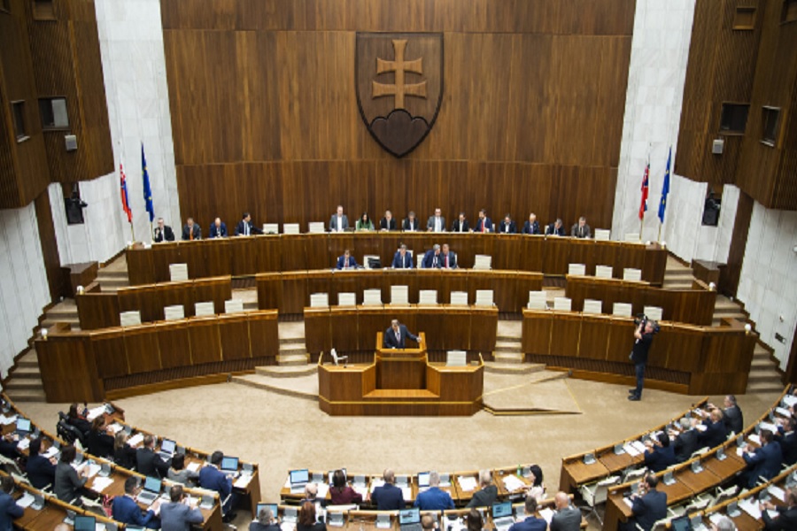 sllovaki:-shtyhet-votimi-per-fatin-e-qeverise-se-kryeministrit-heger