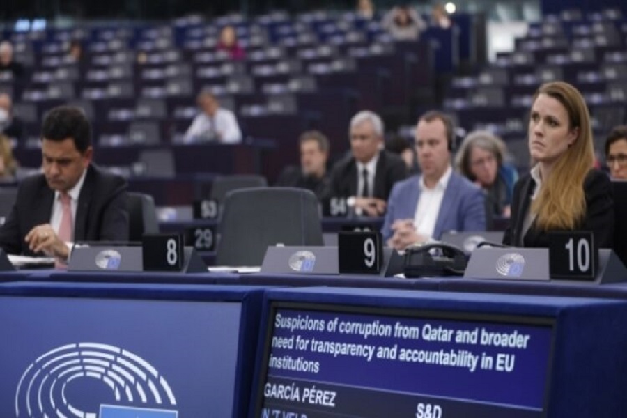 eurodeputetet-kerkojne-pezullimin-e-hyrjes-se-katarit-ne-parlamentin-evropian