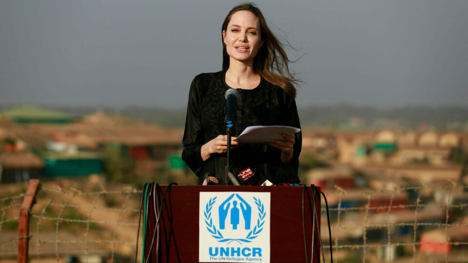 angelina-jolie-jep-doreheqjen-si-e-derguara-speciale-e-unhcr-se
