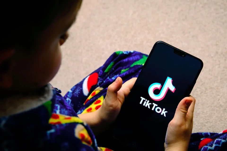 sfida-per-video-virale-rrezikon-jeten-e-te-miturve