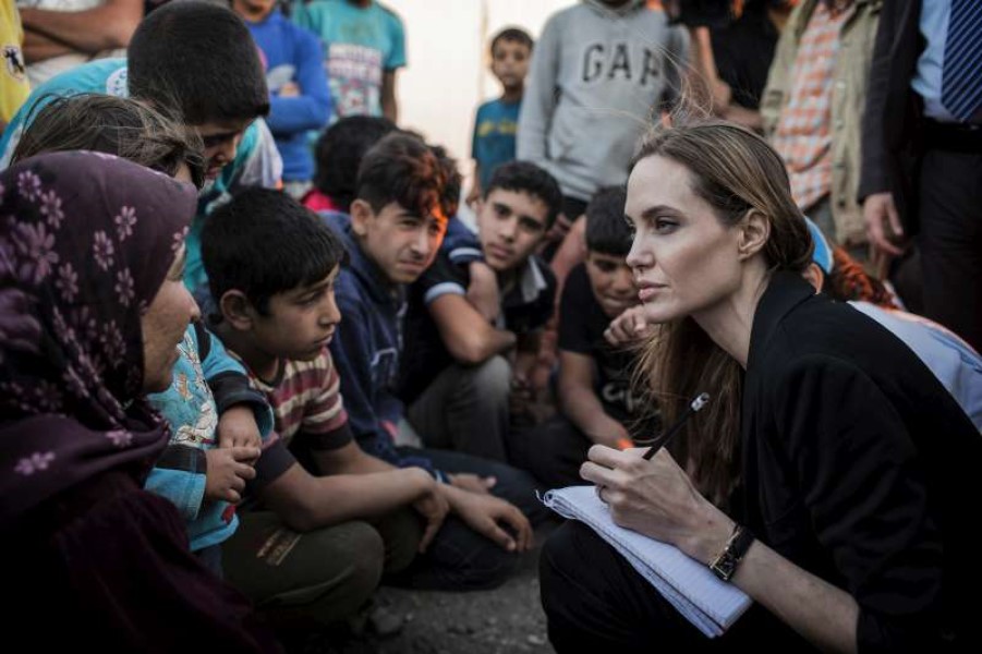 ​angelina-jolie-jep-doreheqjen-si-ambasadore-e-unhcr-se-pas-20-vjetesh