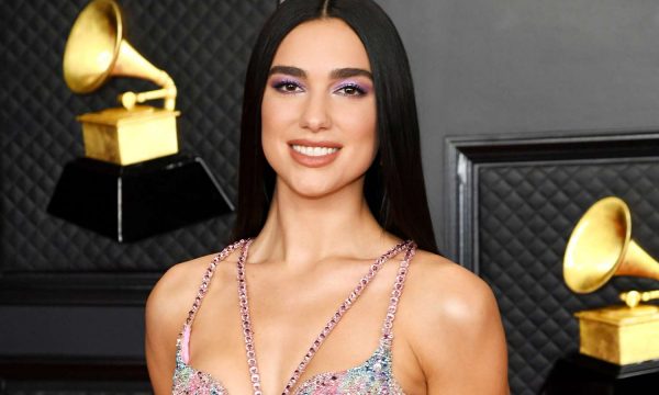 dua-lipa-fitoi-4.5-milione-euro-per-nje-vit