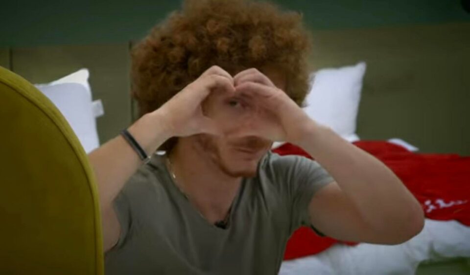 momentet-emocionuese-kur-artanin-e-kaplon-malli-per-femijet-e-tij