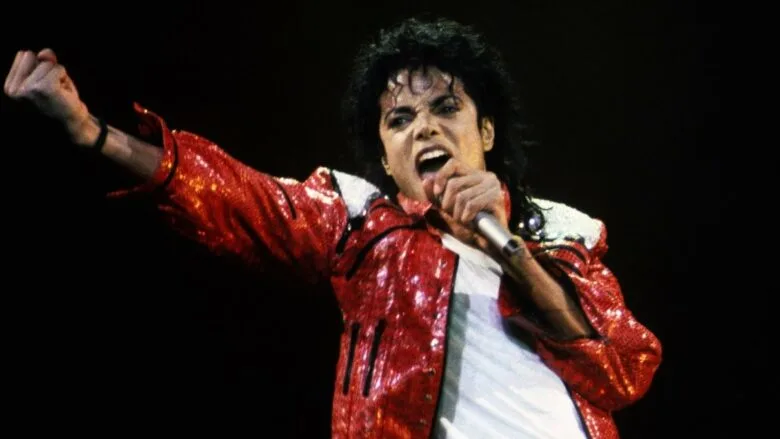 filmi-biografik-per-michael-jackson-ne-kaos-per-shkak-te-skenave-mbi-akuzuesin-e-tij