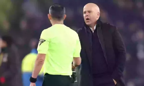 zbulohet-arsyeja-e-vertete-pse-michael-oliver-e-perjashtoi-arne-slot-ne-derbin-e-merseyside
