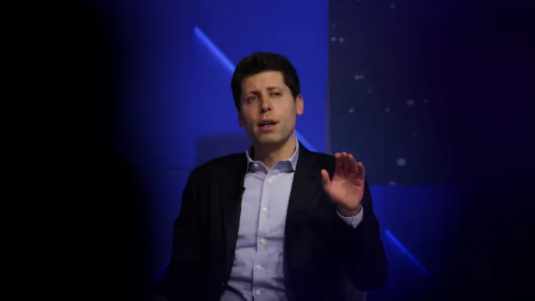 sam-altman-reagon-ndaj-akuzave-per-shfrytezimin-e-ujit-te-pijshem-nga-teknologjite-e-ai