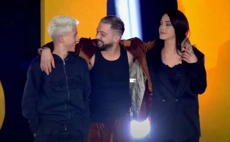 surprize-emocionuese-per-gjestin,-banori-“shperthen”-ne-lot-pasi-takon-motren-dhe-vellain-e-tij