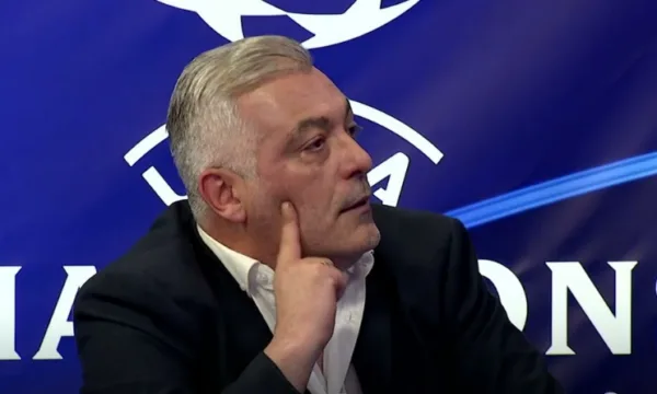 andin-lokaj-nuk-heq-dore-nga-ato-qe-tha-per-kryeministrin:-dhurate-per-pavaresi,-mesazh-kunder-autokracise