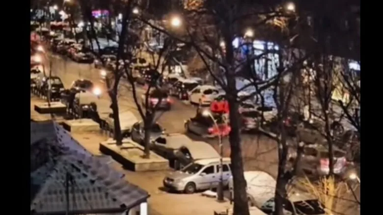 shkuan-te-festojne-ne-veri-me-flamuj-kuq-e-zi,-lirohen-12-personat-e-arrestuar