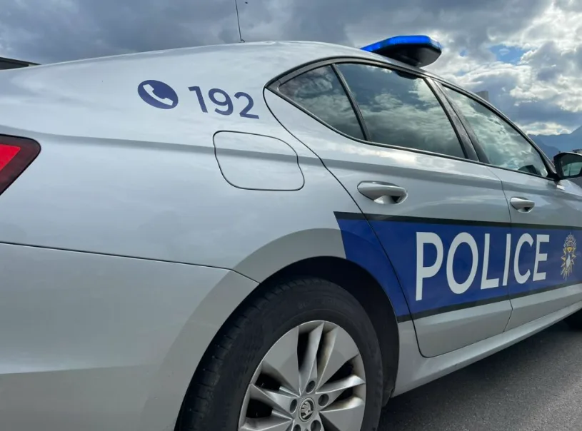 gjakove:-policia-bastis-nje-shtepi,-37-vjecari-kapet-me-kokaine-e-marihuane