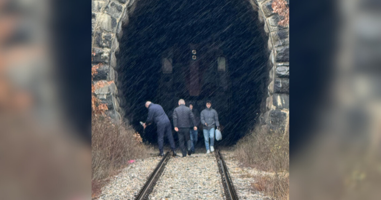 treni-i-linjes-prishtine-–-peje-prishet-brenda-tunelit,-udhetaret-detyrohen-te-zbresin