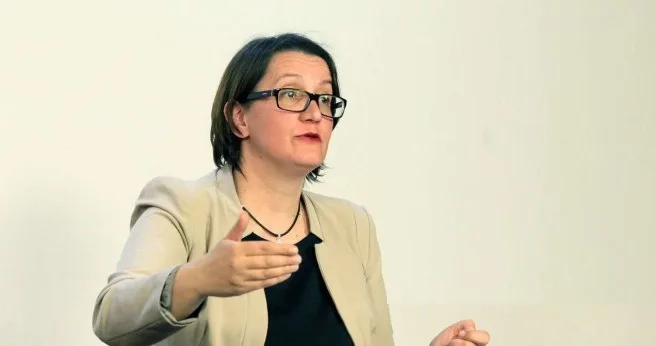 derguti:-perfaqesite-diplomatike-jane-shnderruar-ne-dege-te-partise-ne-pushtet-(video)