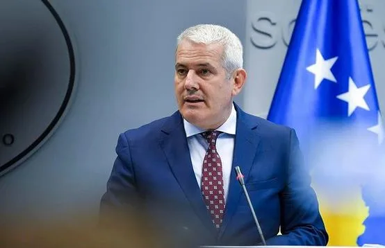 ministria-me-xhelal-sveclen-ne-detyre-hap-tender-15-mije-euro-per-aparat-e-kapsula-te-kafese